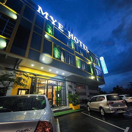 Mye Hotel Muar Esterno foto