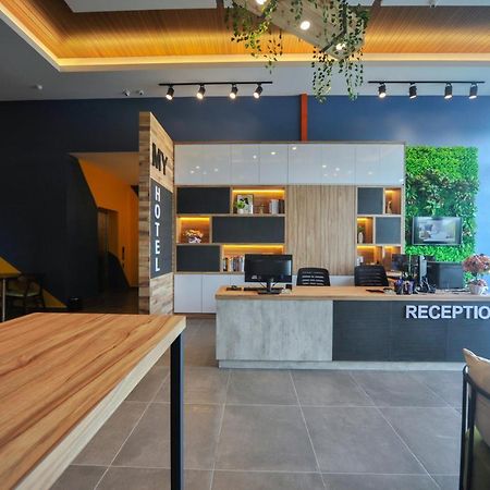 Mye Hotel Muar Esterno foto