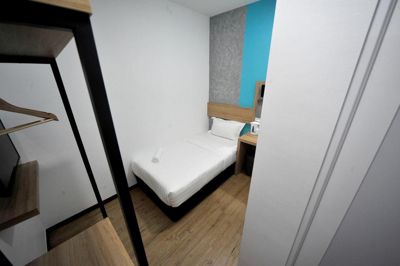 Mye Hotel Muar Esterno foto