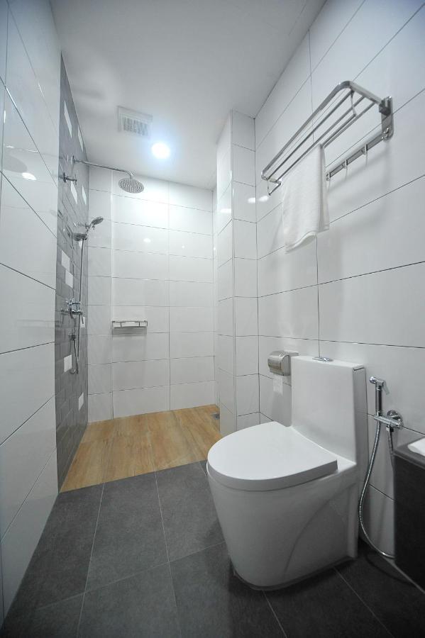 Mye Hotel Muar Esterno foto