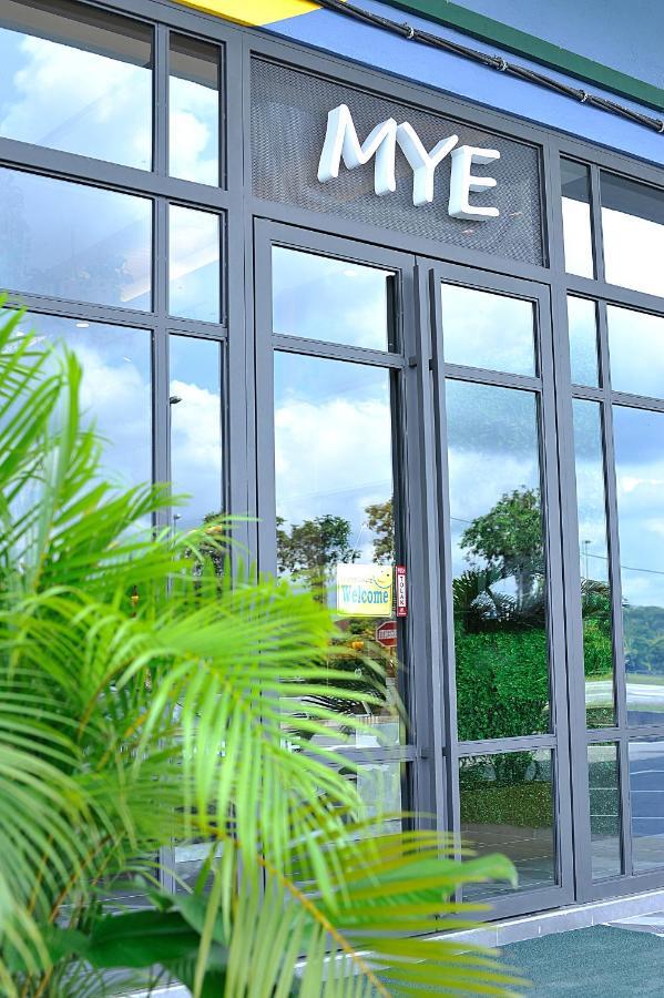 Mye Hotel Muar Esterno foto