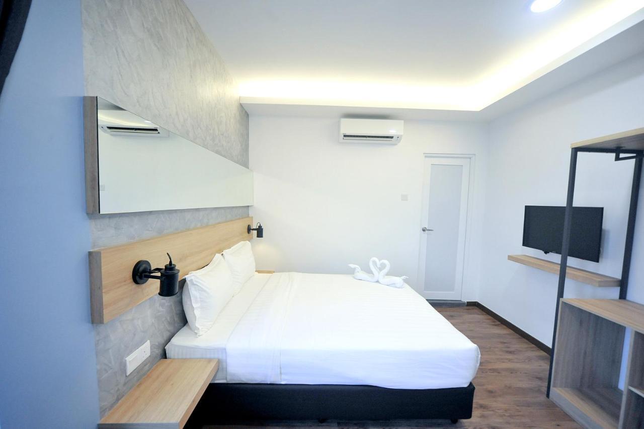 Mye Hotel Muar Esterno foto