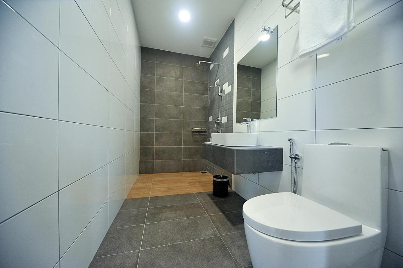 Mye Hotel Muar Esterno foto
