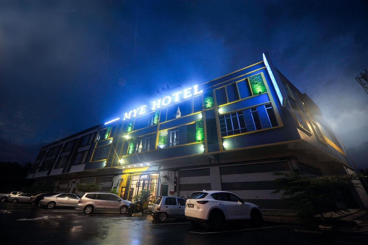 Mye Hotel Muar Esterno foto