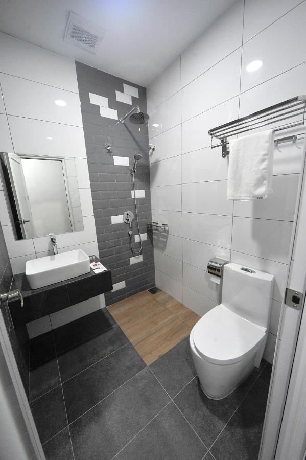 Mye Hotel Muar Esterno foto