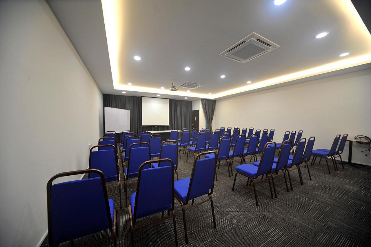 Mye Hotel Muar Esterno foto