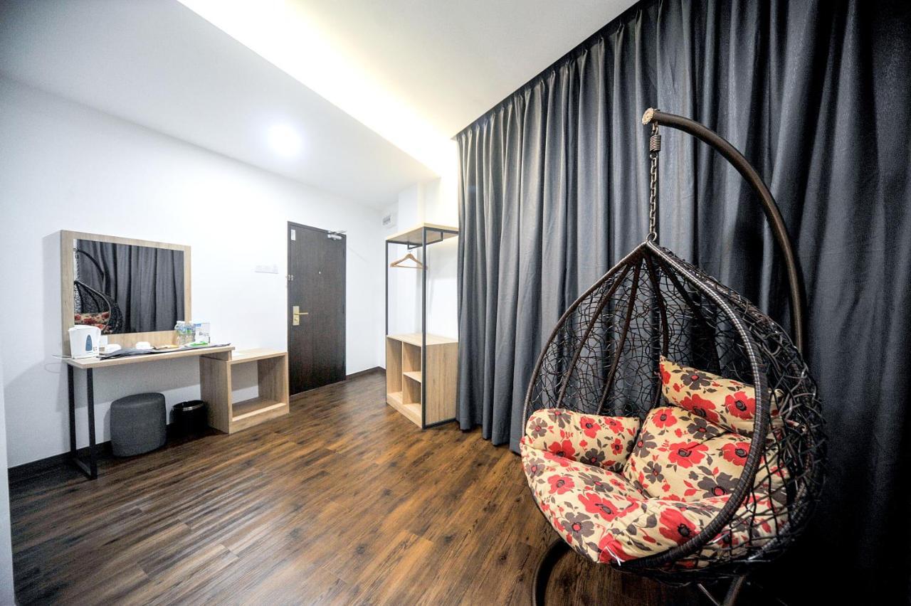 Mye Hotel Muar Esterno foto