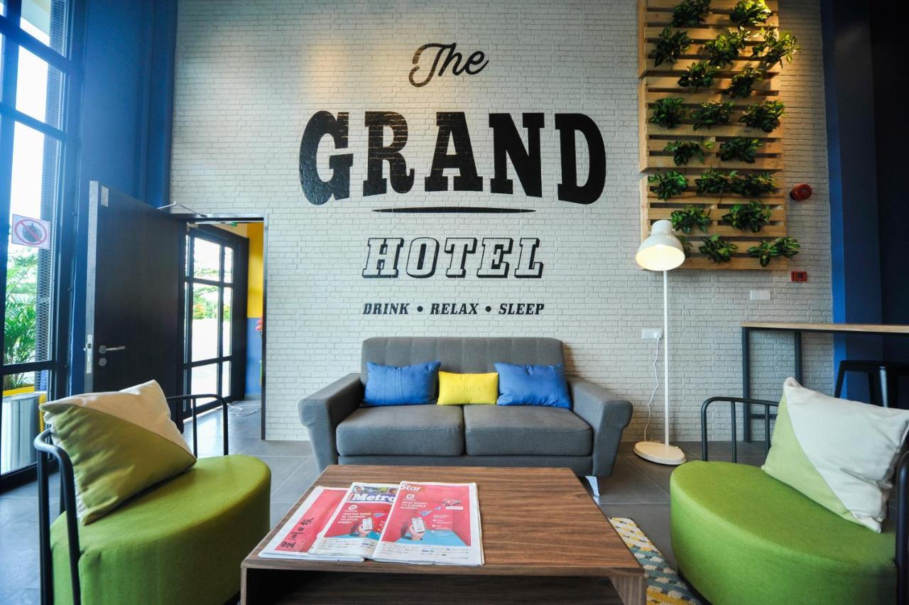 Mye Hotel Muar Esterno foto