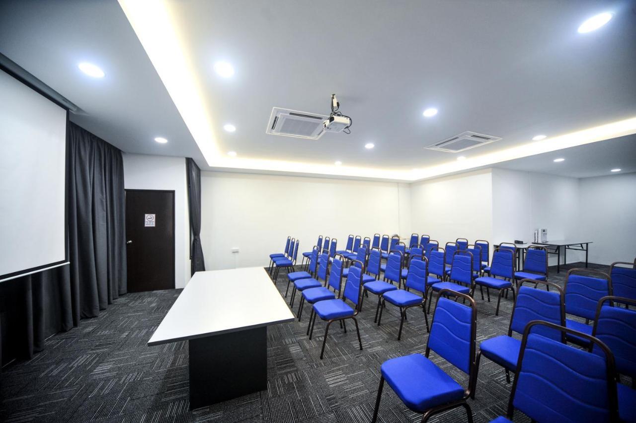 Mye Hotel Muar Esterno foto