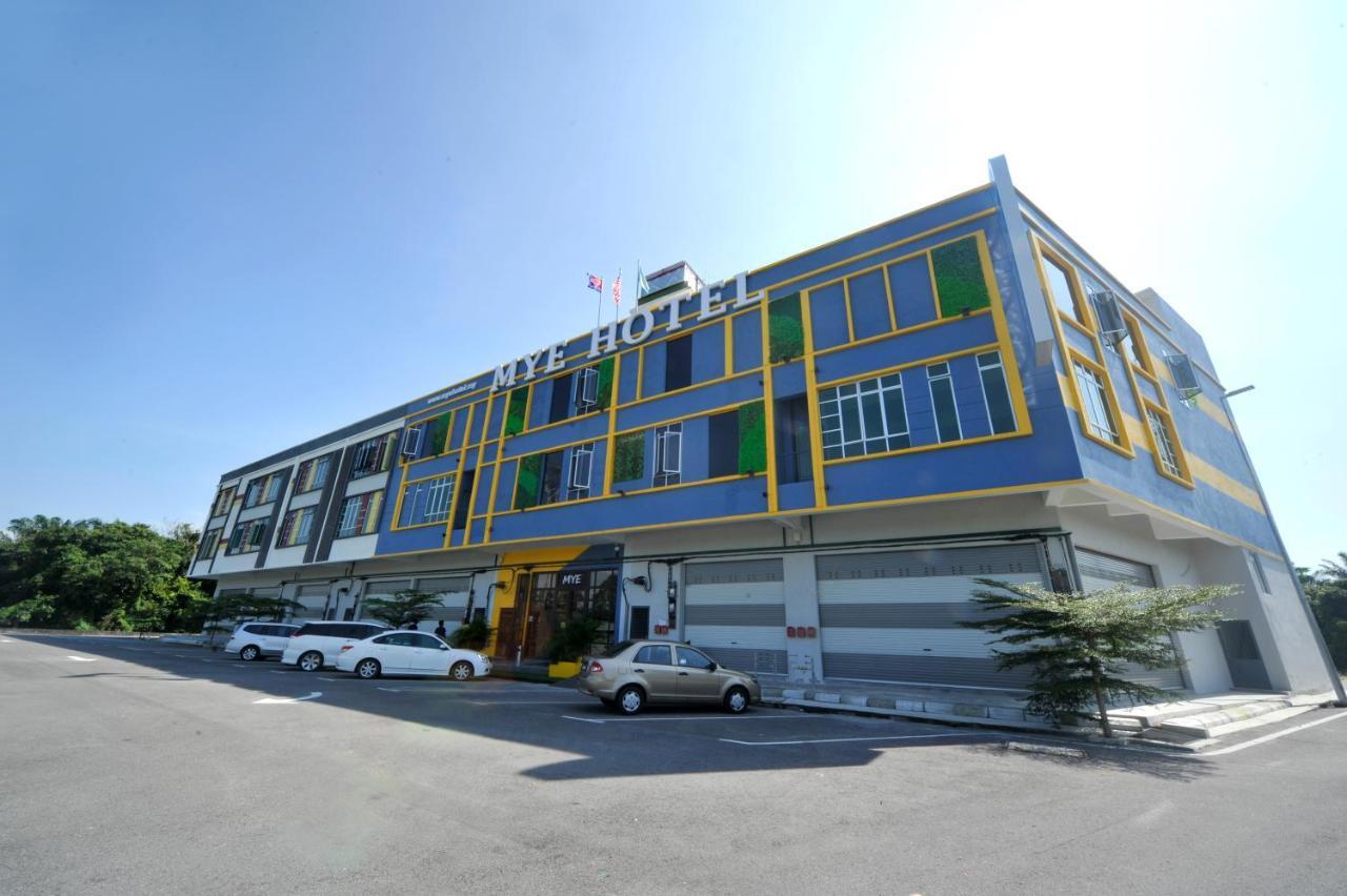 Mye Hotel Muar Esterno foto