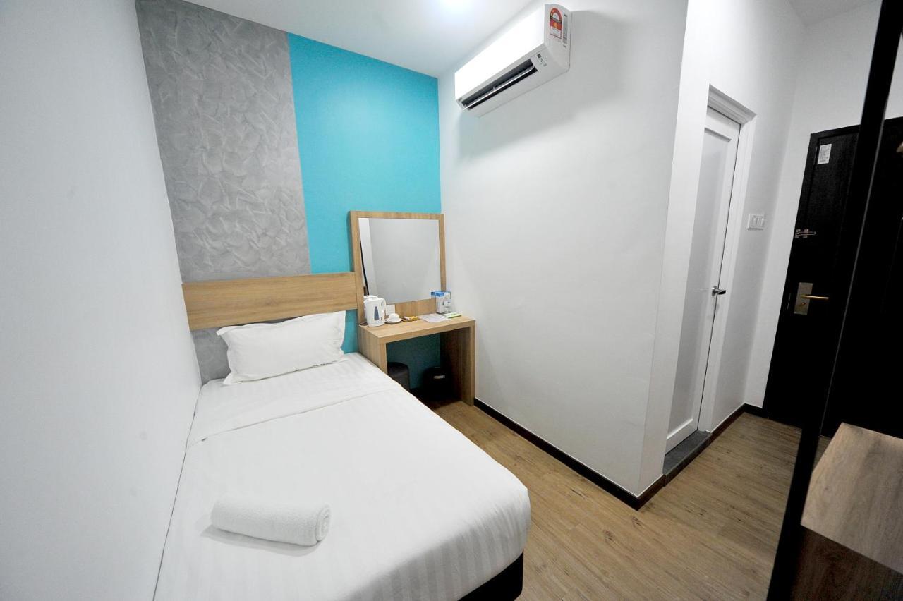 Mye Hotel Muar Esterno foto
