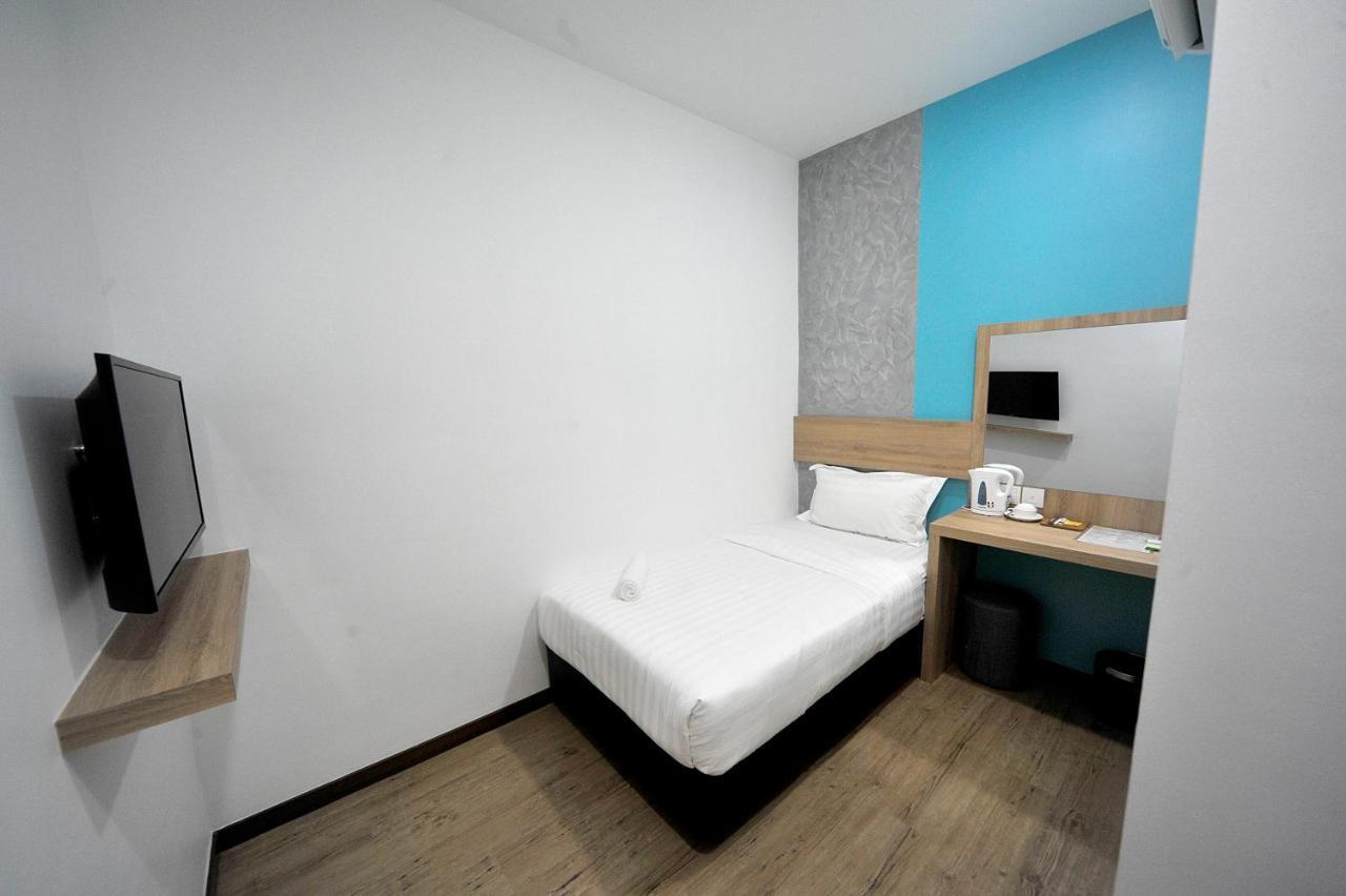 Mye Hotel Muar Esterno foto