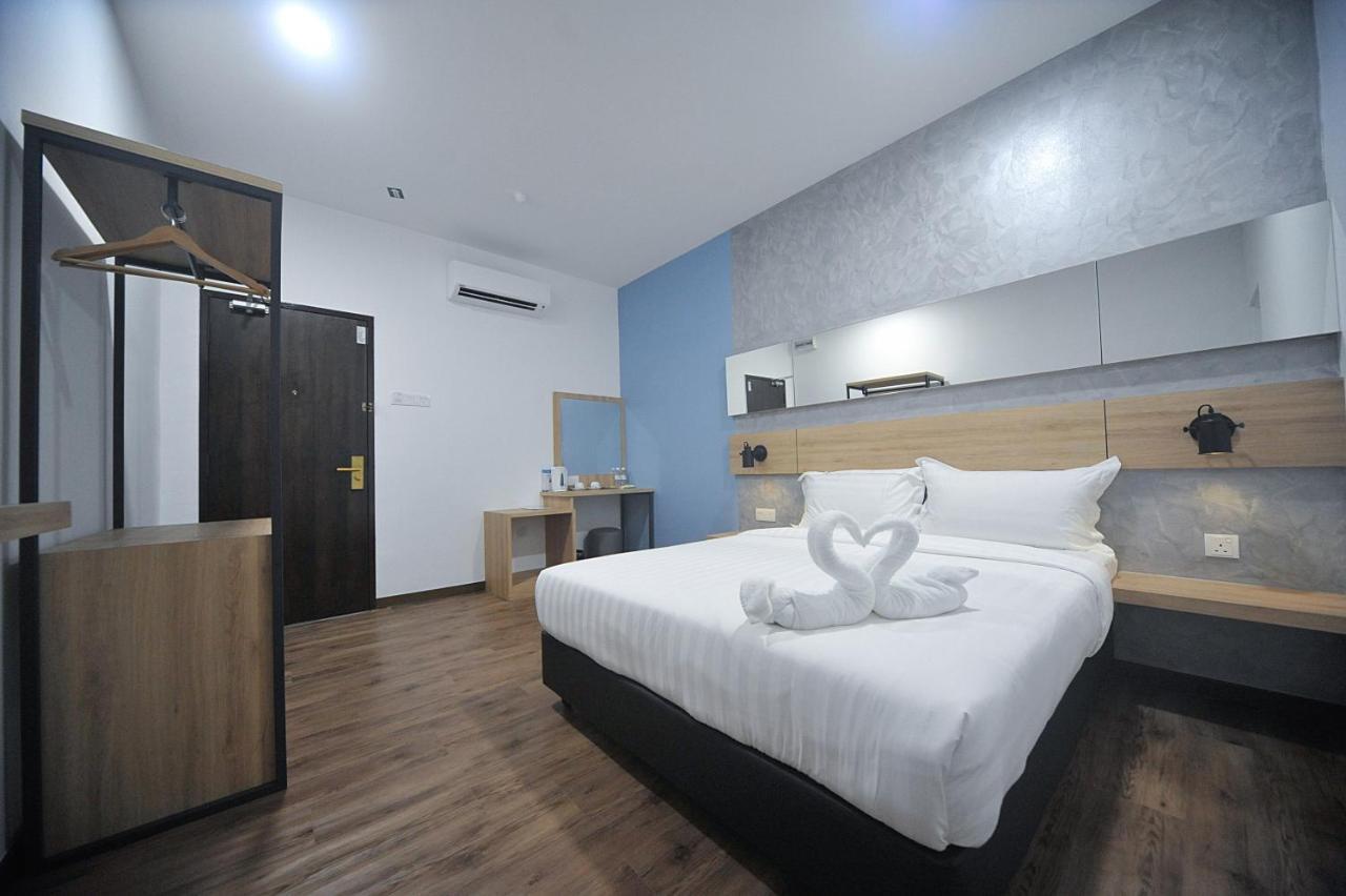 Mye Hotel Muar Esterno foto